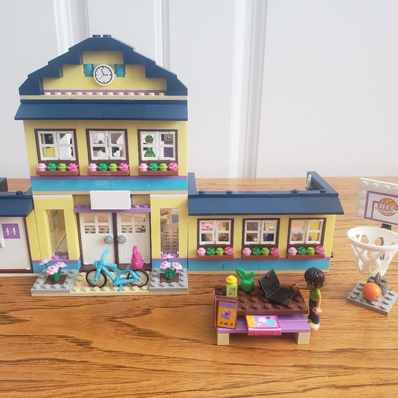 LEGO Friends 41005 Heartlake High **RETIRED** - Picture 1 of 8